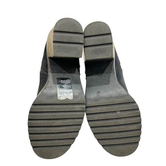 Divided black round toe lug sole faux suede booties pull tab size 7 - Picture 8 of 10